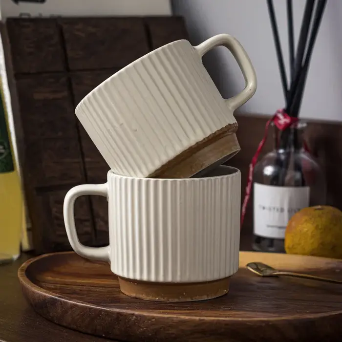 Tasse à boire universelle avec cuillère