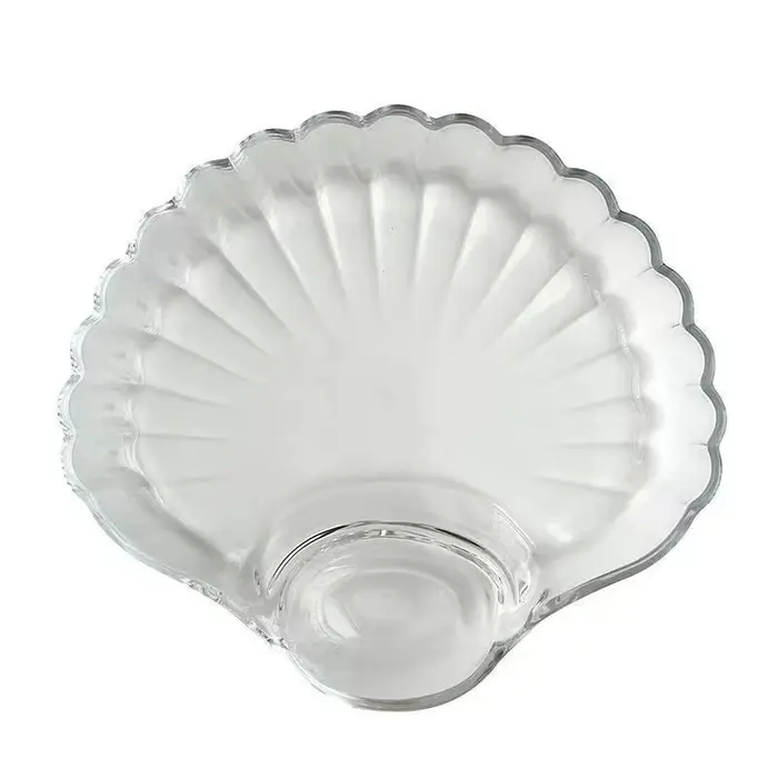 Assiette transparente en forme de coquille