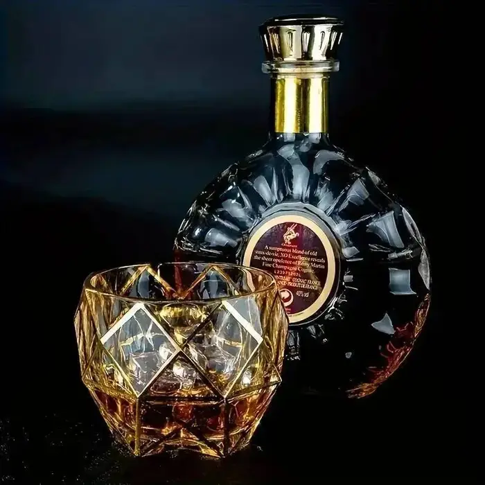 Verre à whisky de luxe avec ligne dorée