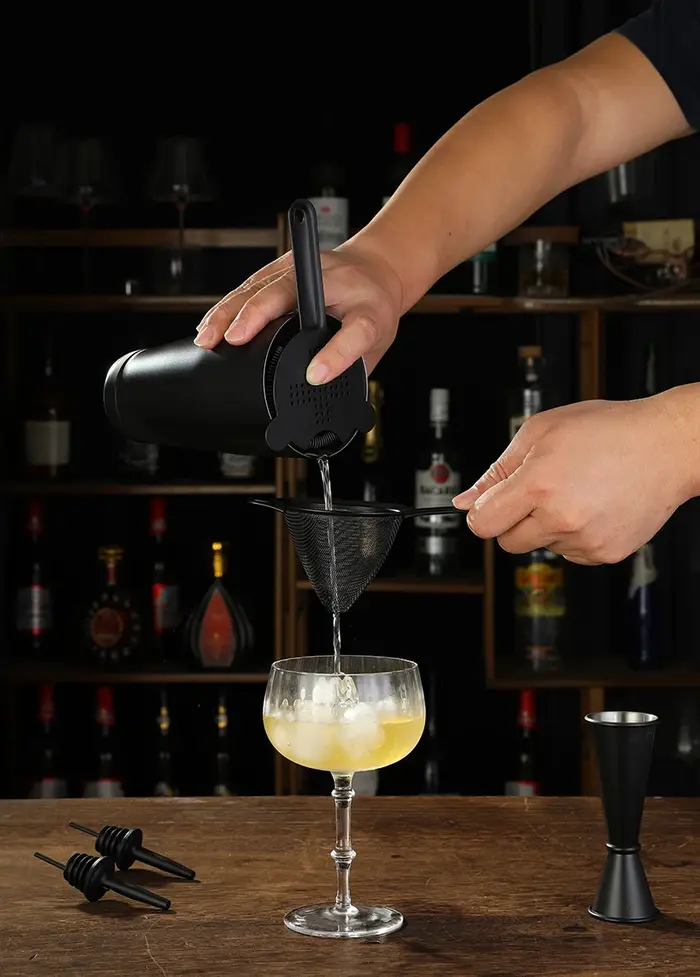 Ensemble de shakers à cocktail pour bar