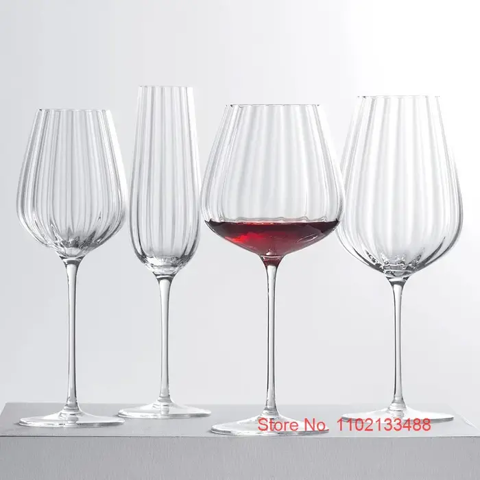 Verres à vin rouge en cristal série prisme optique lumineux