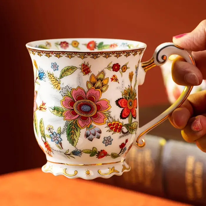 Tasse à café en porcelaine bleue et blanche française