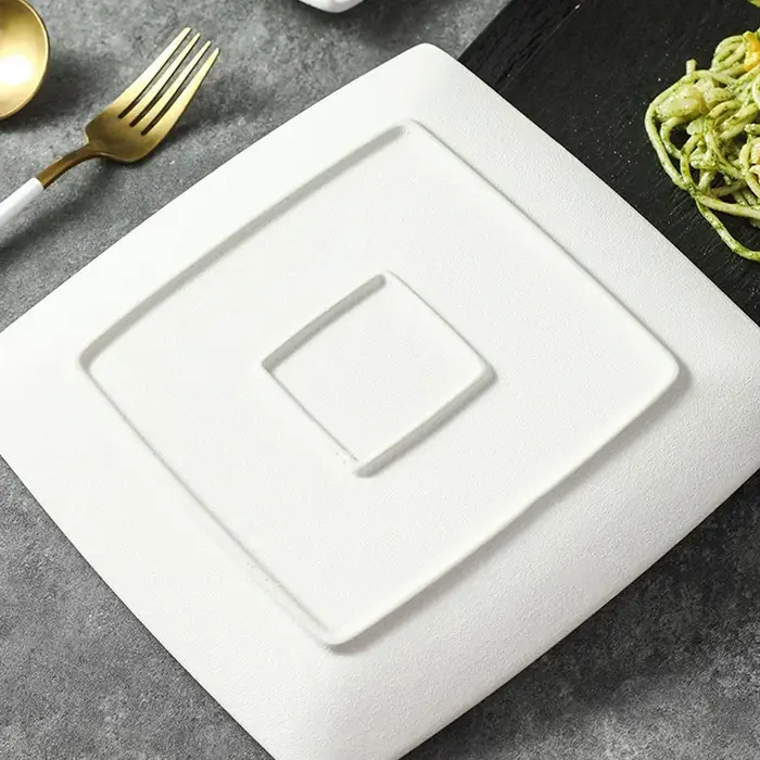 Vaisselle et assiettes blanches haut de gamme