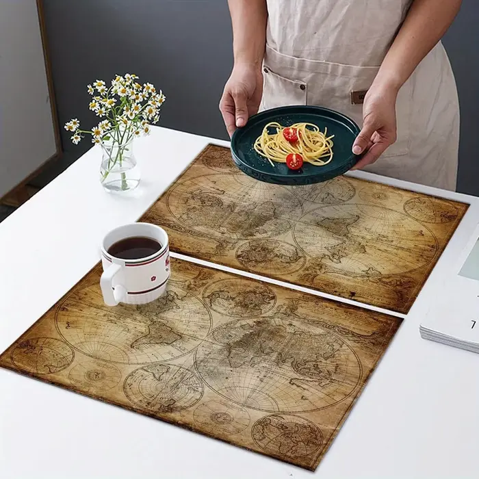Napperons rétro avec carte nautique du monde