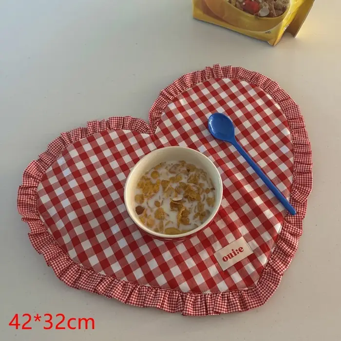 Napperons de table à manger coréens à carreaux en forme de cœur
