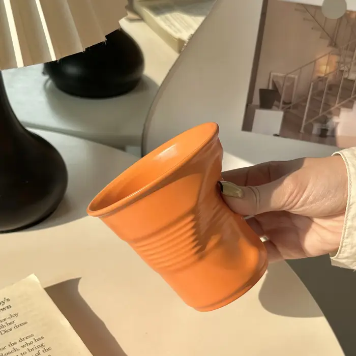 Tasse à café irrégulière en céramique