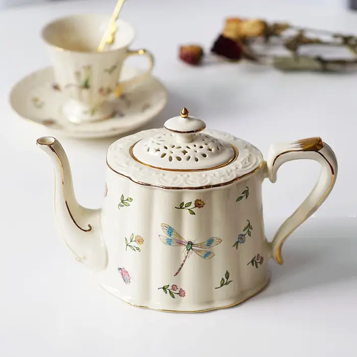 Ensemble tasse à café et plat en céramique