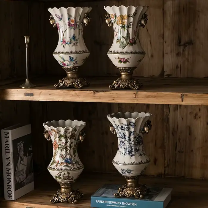 Vase en porcelaine rétro bleu et blanc