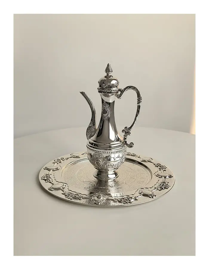 Assiette ronde paon en argent galvanisé
