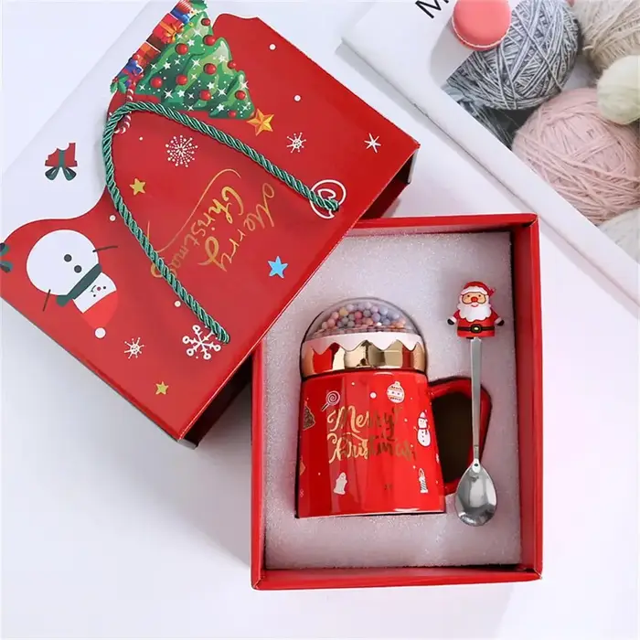 Tasses de noël avec couvercle et cuillère du père noël