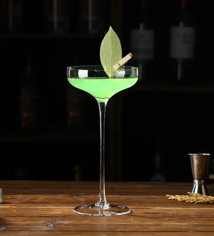 Verre à cocktail, champagne, martini, verres à vin, verrerie à longue tige