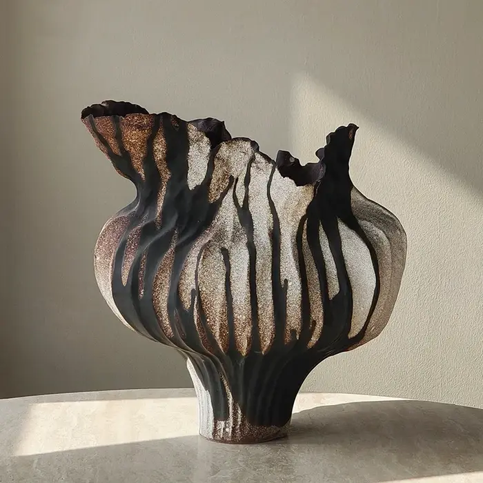 Vase en céramique abstrait fait main