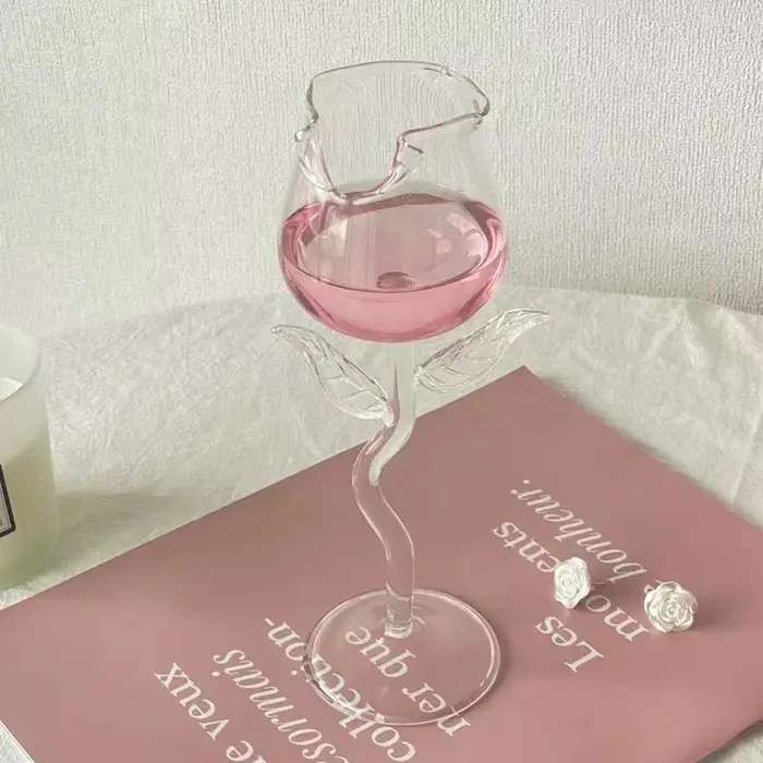 Verres à vin rouge en forme de rose
