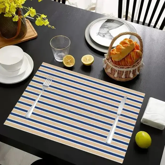 VIKAMA Lot de 2/4/6 tapis de table classiques à carreaux noirs et blancs
