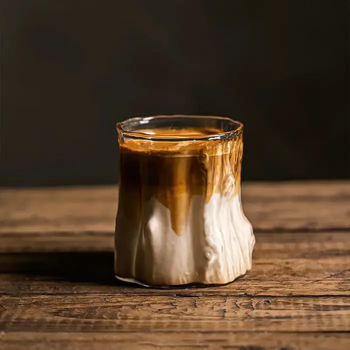 Tasse à café sale, blanche australienne