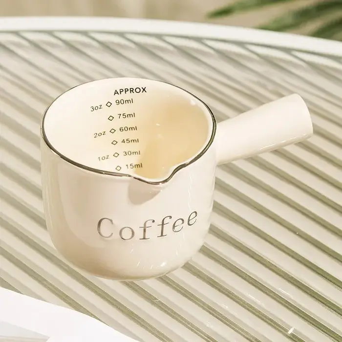 Petite tasse à lait en céramique pour café expresso