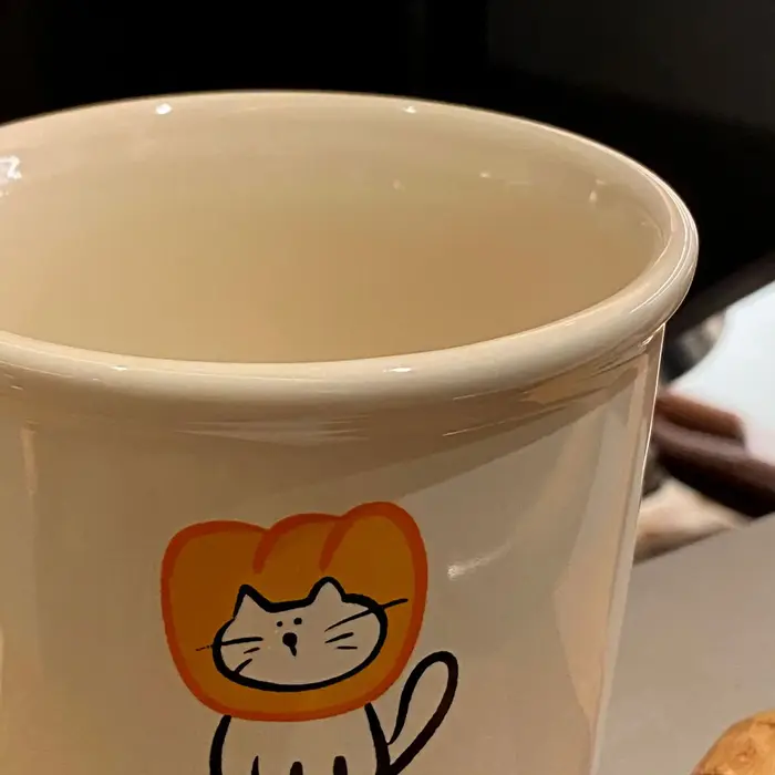 Tasse à café en céramique avec chaton toast de dessin animé mignon