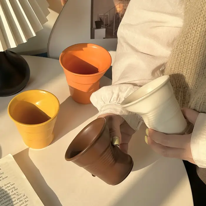 Tasse à café irrégulière en céramique
