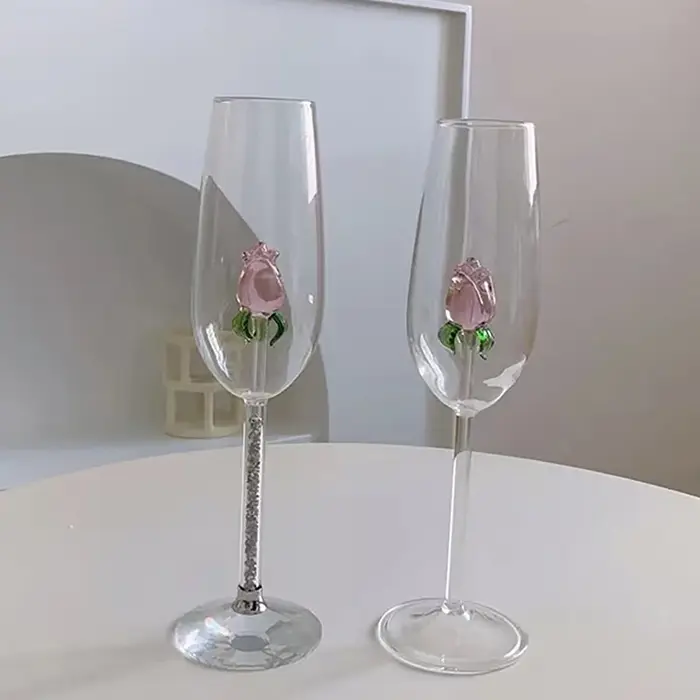 Verres à vin rose 3D créatifs