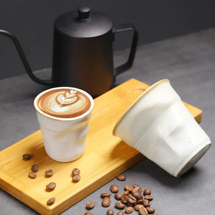 Tasse à café en céramique faite à la main