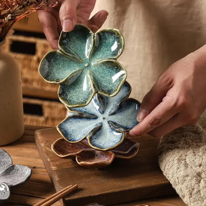 Plat artisanal en céramique Vintage