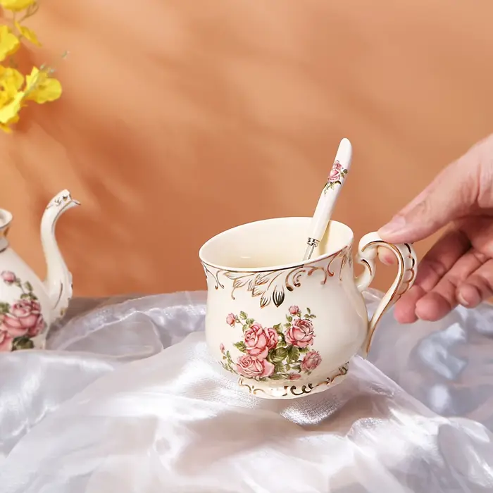 Ensemble tasse et cuillère en céramique rose