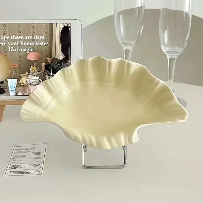 Assiette en céramique rétro crème