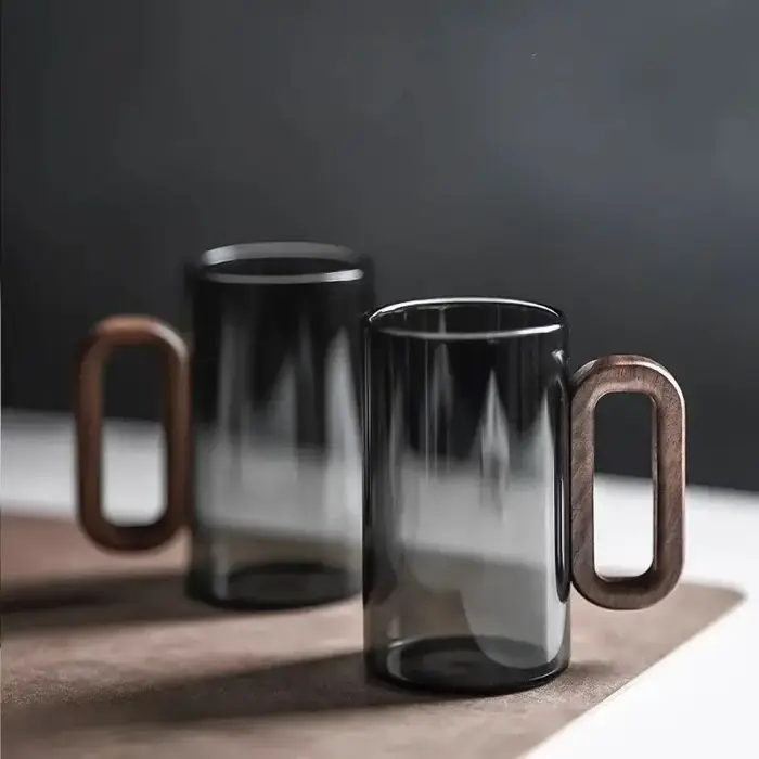 Tasses à thé en verre borosilicate haute résistance à couche unique avec poignée en bois gris fumé