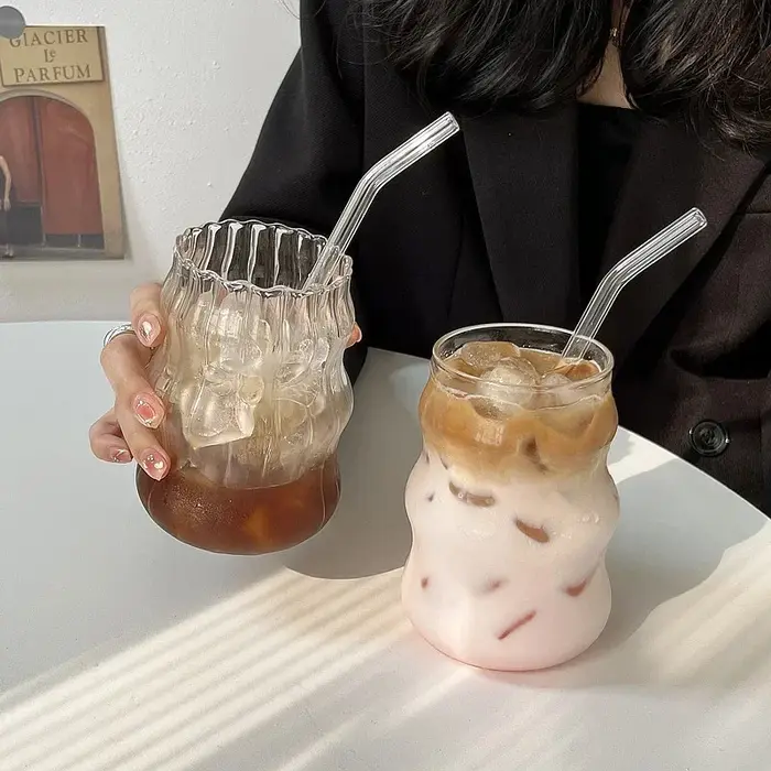 Verre transparent pour thé à bulles avec pailles