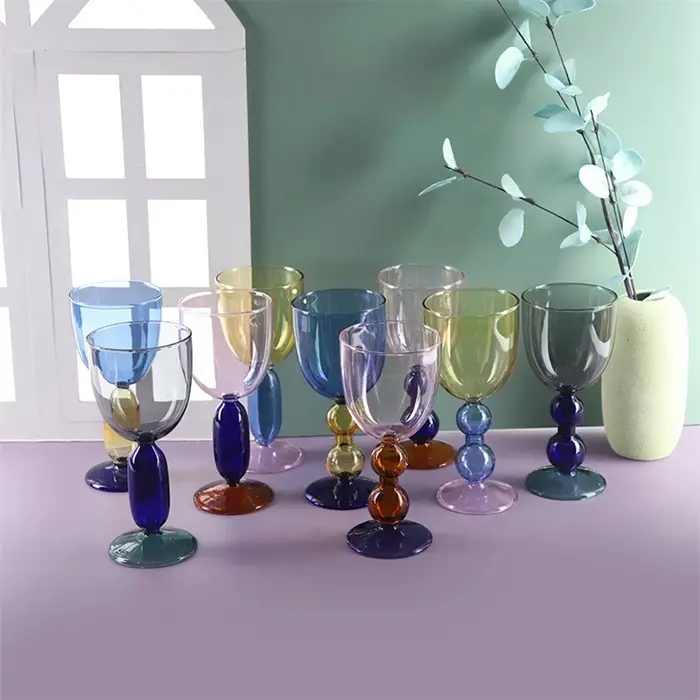 Gobelet en verre coloré nordique