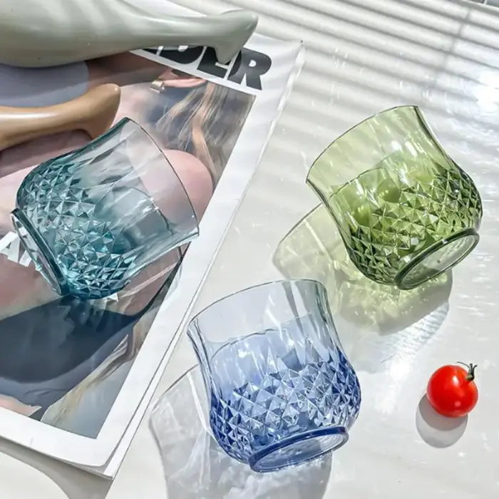 Verres à vin en plastique
