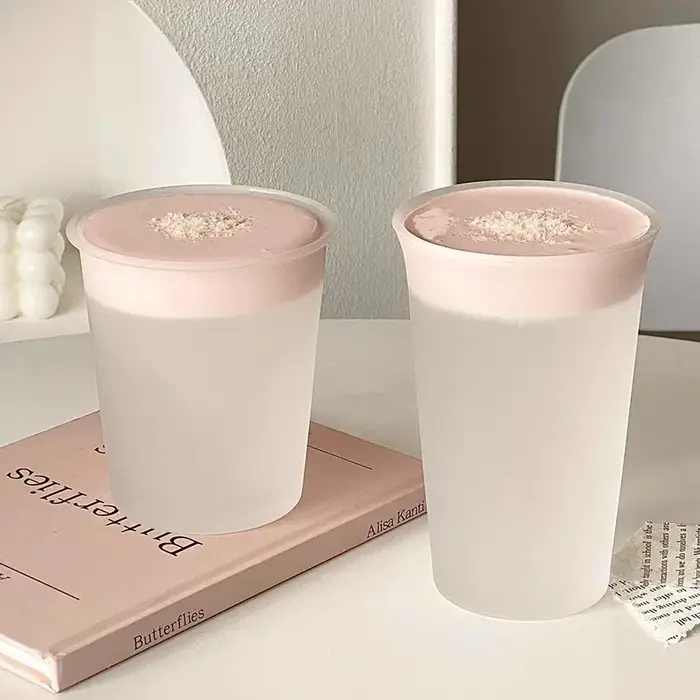 Tasse en verre conviviale ré simple pour la maison