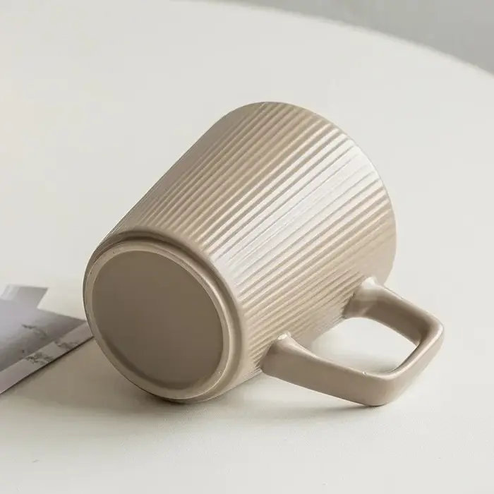 Tasse en céramique gaufrée