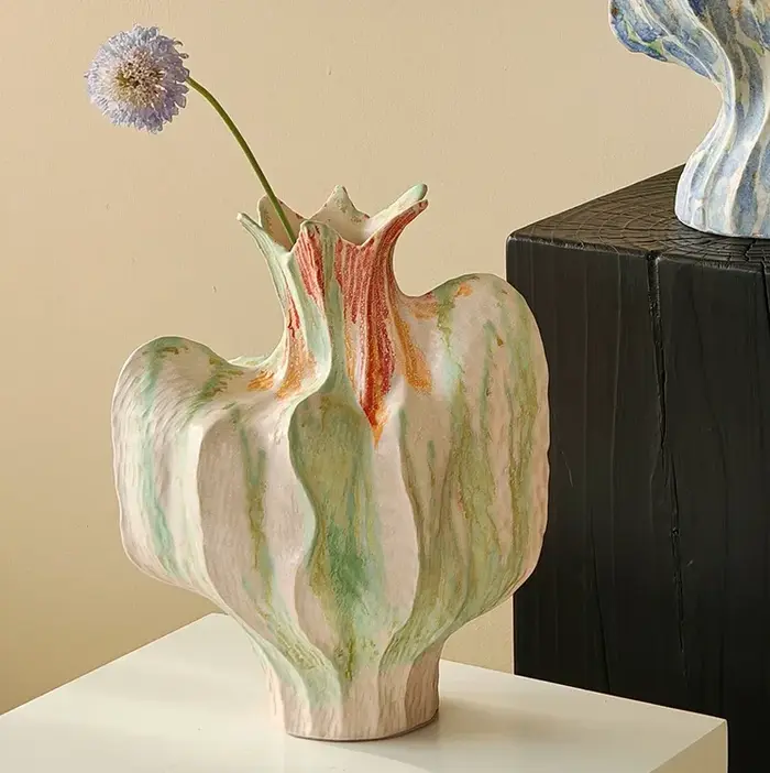 Vase en céramique abstrait fait main