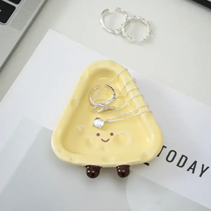 Vaisselle en forme de fromage mignon