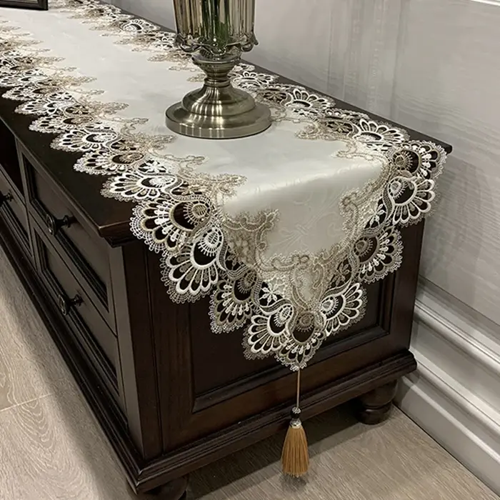 Chemin de Table rétro en dentelle