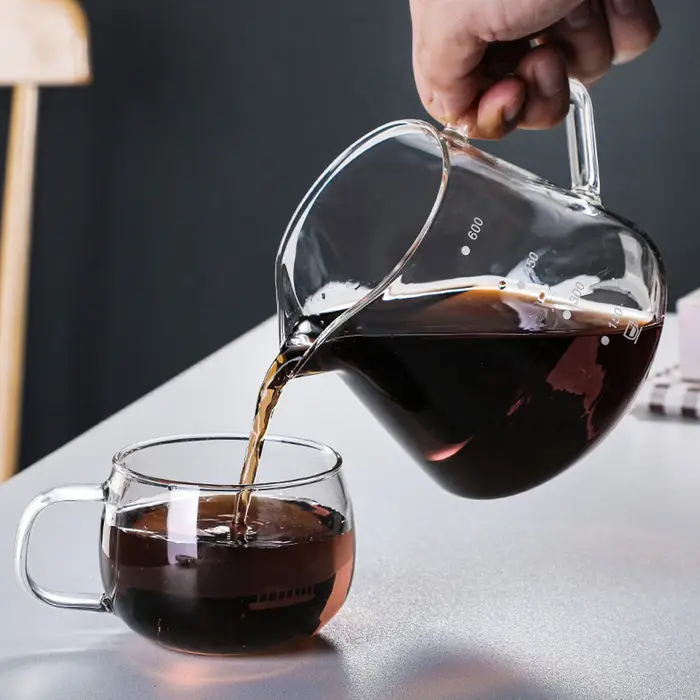 Carafe à café en verre avec poignée