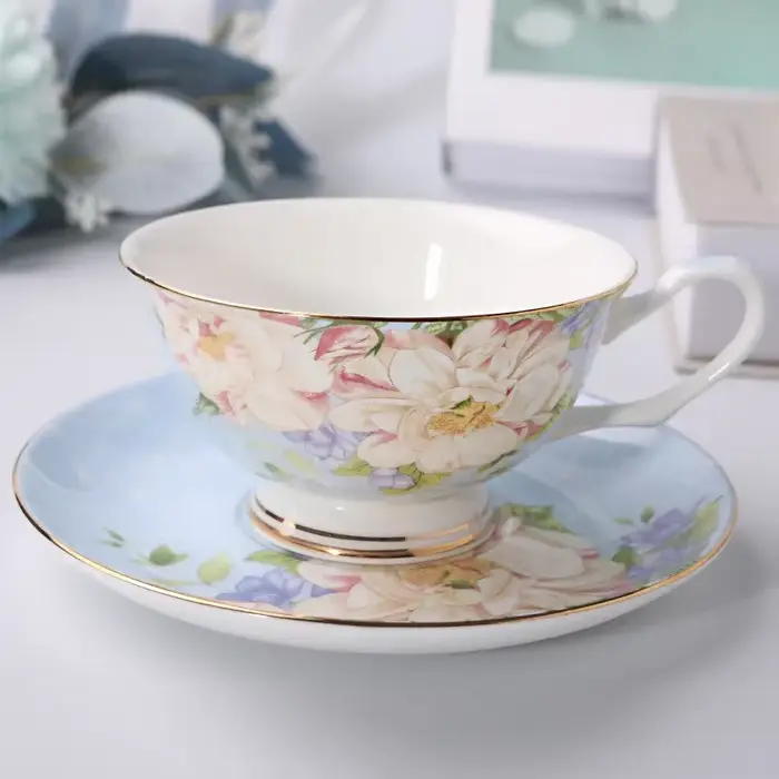 Tasse à thé britannique anglaise de l'après-midi