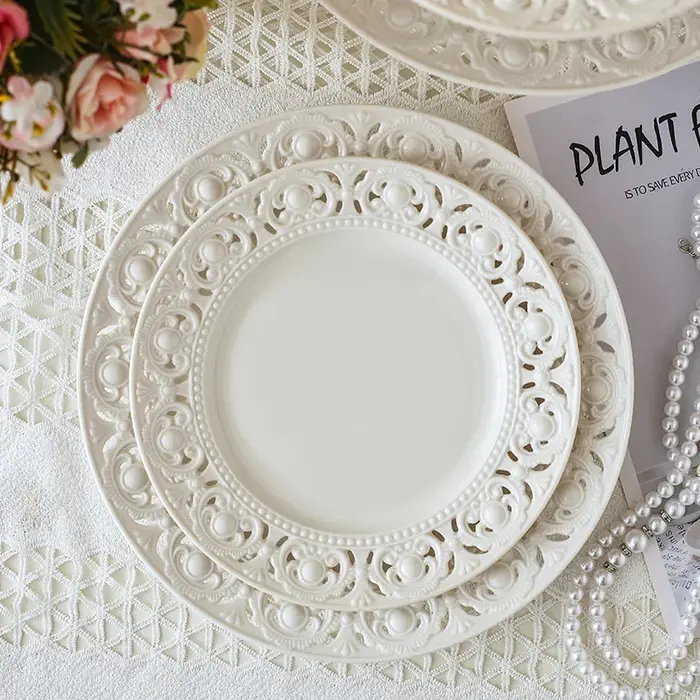 Assiette en céramique creuse gaufrée de style rétro français