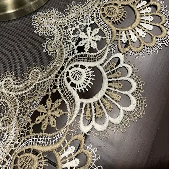 Chemin de Table rétro en dentelle