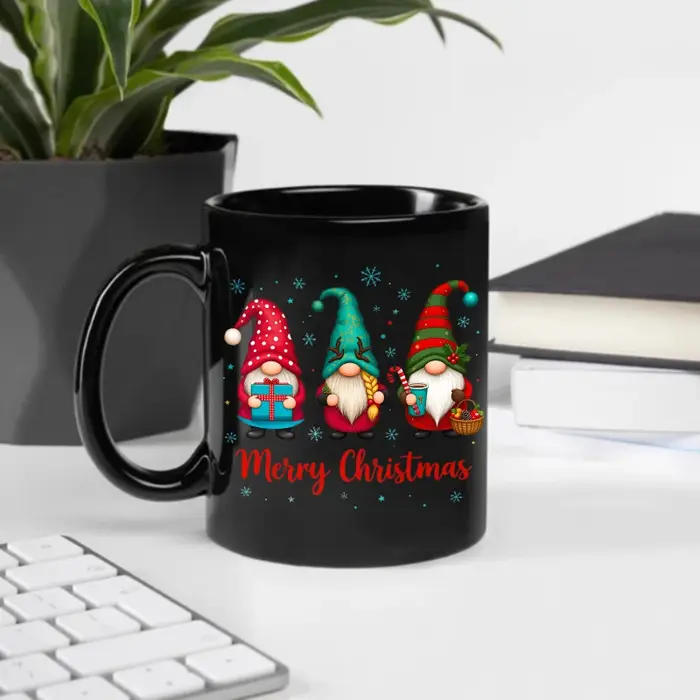 Tasse de Noël, elfe noir avec cadeaux et texte "Joyeux Noël"