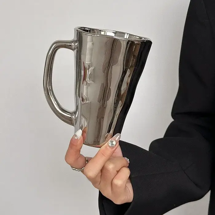 Mug en argent créatif avec poignée