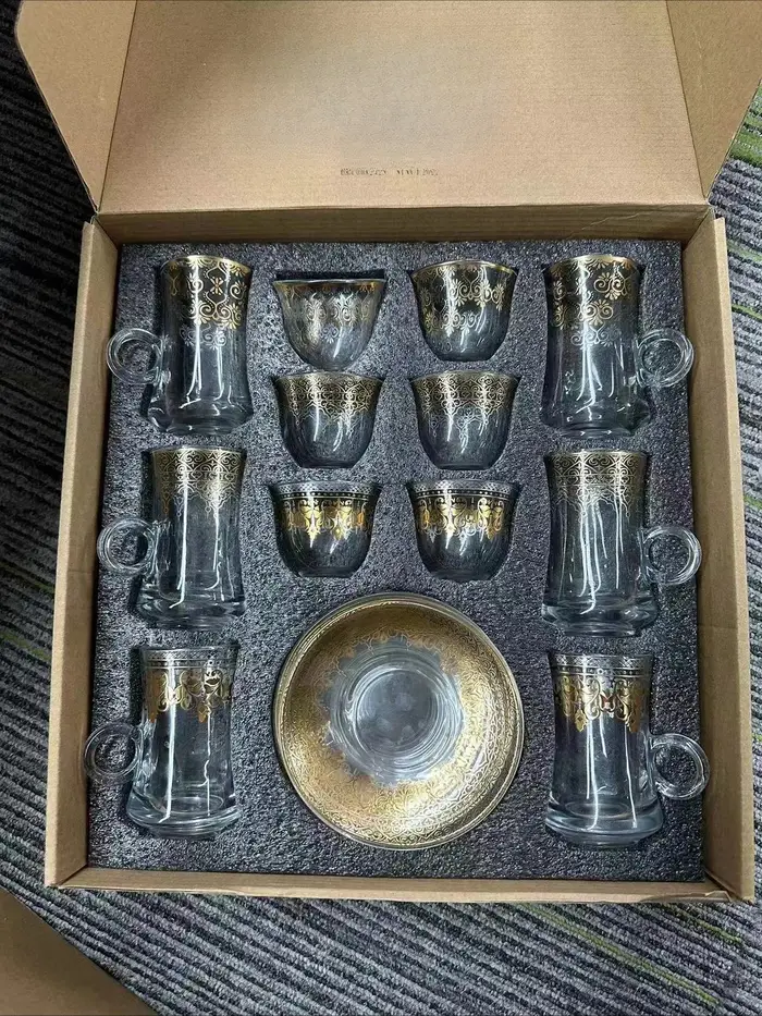 Ensemble de 18 tasses à café turques du Moyen-Orient en verre