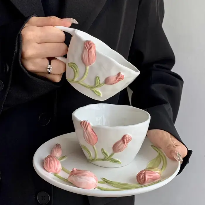 Tasse tulipe en céramique en Relief européen, thé de l'après-midi, Dessert, pâtisserie, fleurs peintes, tasse à café, tasse d'eau pour Couple, théière de café