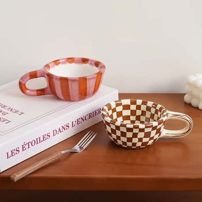 1 tasse en céramique rayée rose