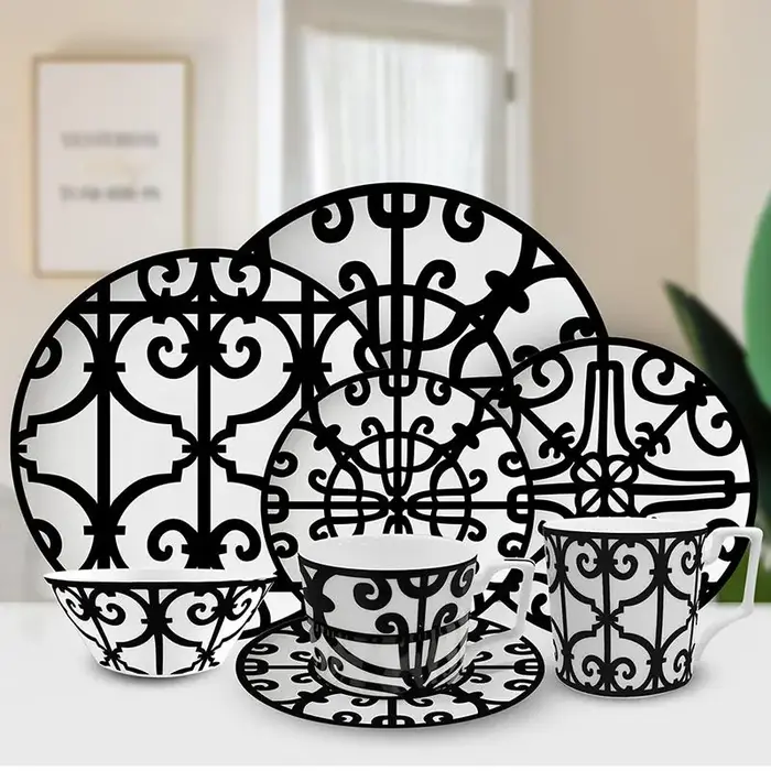 Ensemble de bols et plats ménagers