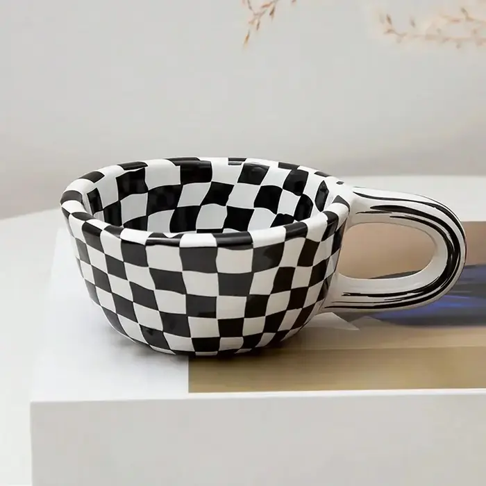 Tasse à thé créative en céramique à motif à carreaux