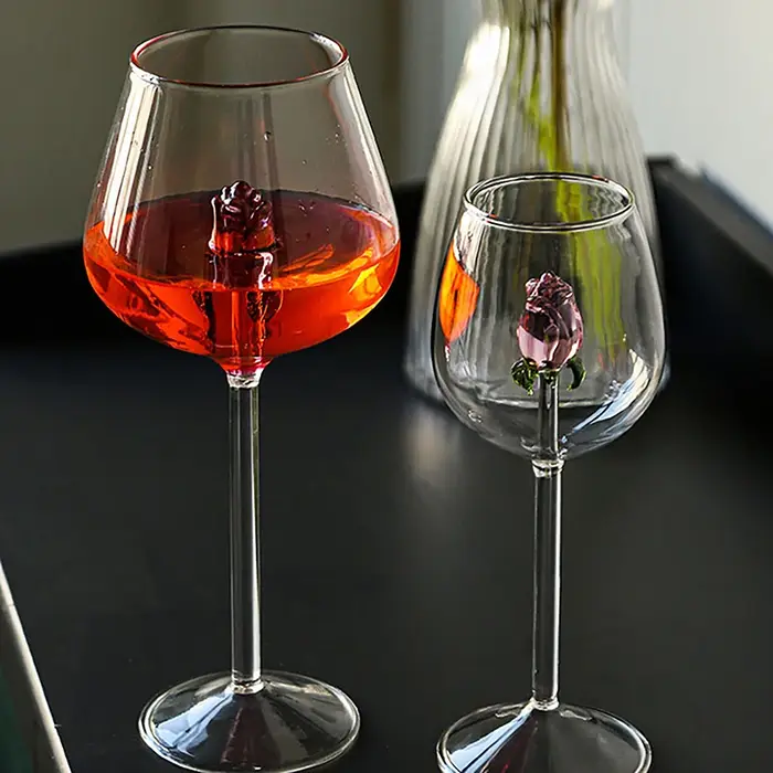Verres à vin rose 3D créatifs