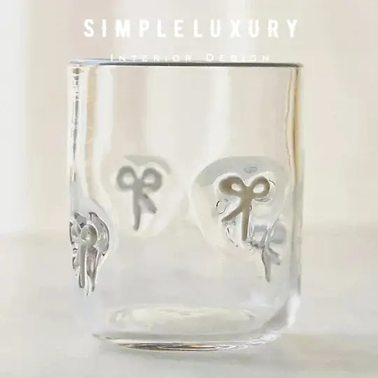 Tasse en verre avec nœud en Relief