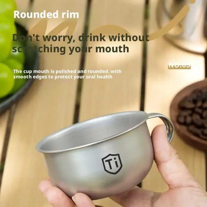Mini tasse revêtue de titane
